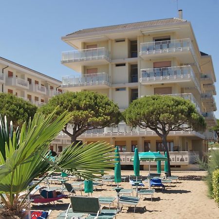 Appartamenti Diplomatic-Residence Fronte Mare-Piazza Torino-Lido Di Jesolo Exterior photo